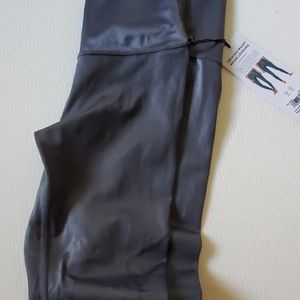 NWT 7/8 HIGH WAIST SHINE LEGGINGS